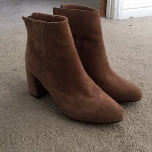 Steve Madden Brown suede boots